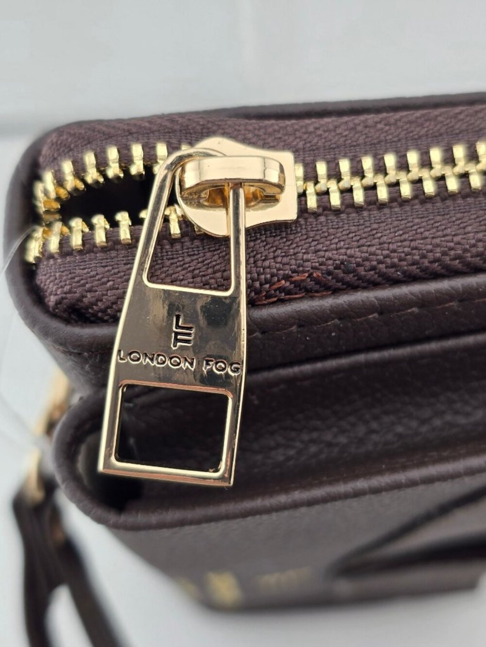 NWOT London Fog Brown Faux Leather Wristlet Wallet Gold Accents & Zipper Closure - Picture 4 of 11